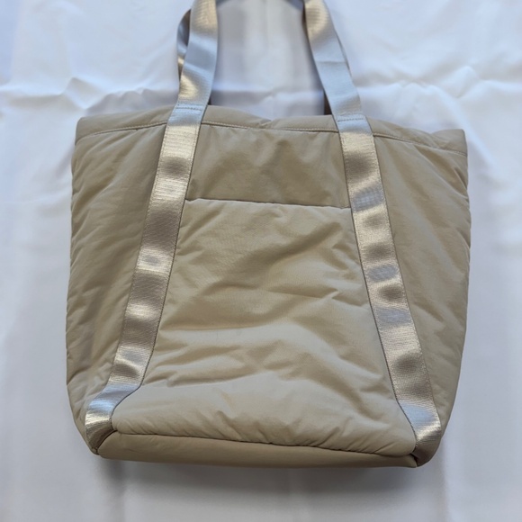 Vuori All Around Tote - Picture 3 of 6